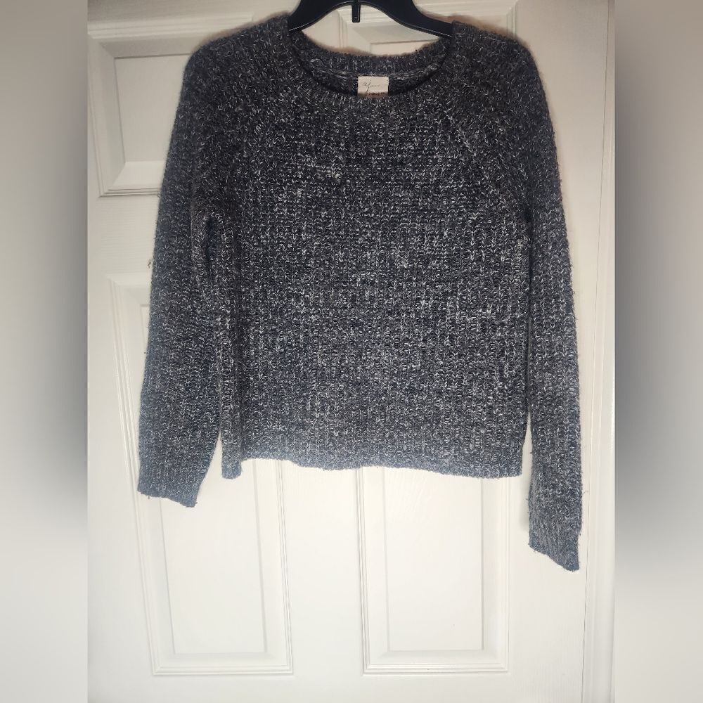 aj M Gray White Reglan Lngslvs Cropped  Wool Blend Crew Neck Women's Sweater